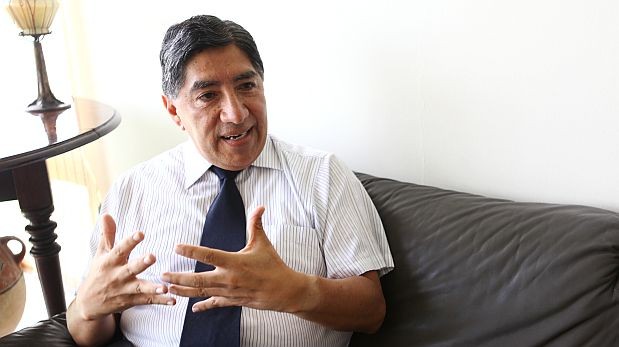 Ex fiscal supremo sostuvo que JNE debió sacar de contienda electoral a Waldo Rios