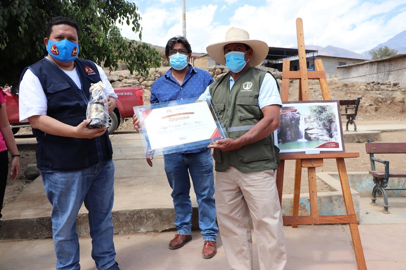 Alcalde entrega expediente técnico para construcción de vías de acceso a catarata de Hornillos en Moro