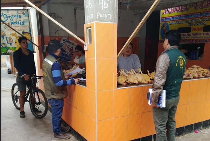 Chimbote: multan a puesto de mercado La Florida por expendio de pollos de manera insalubre