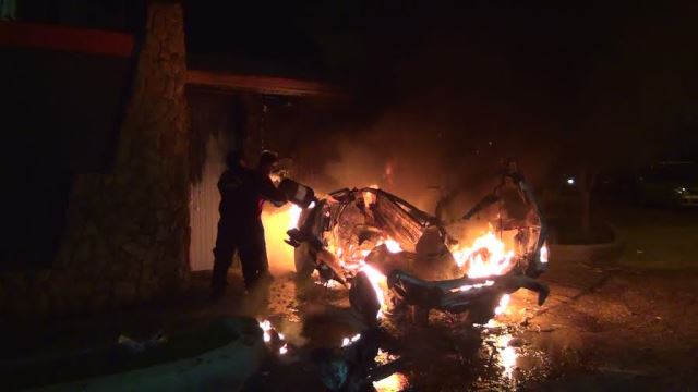 Nuevo Chimbote: automóvil explosionó causando temor en urbanización Buenos Aires