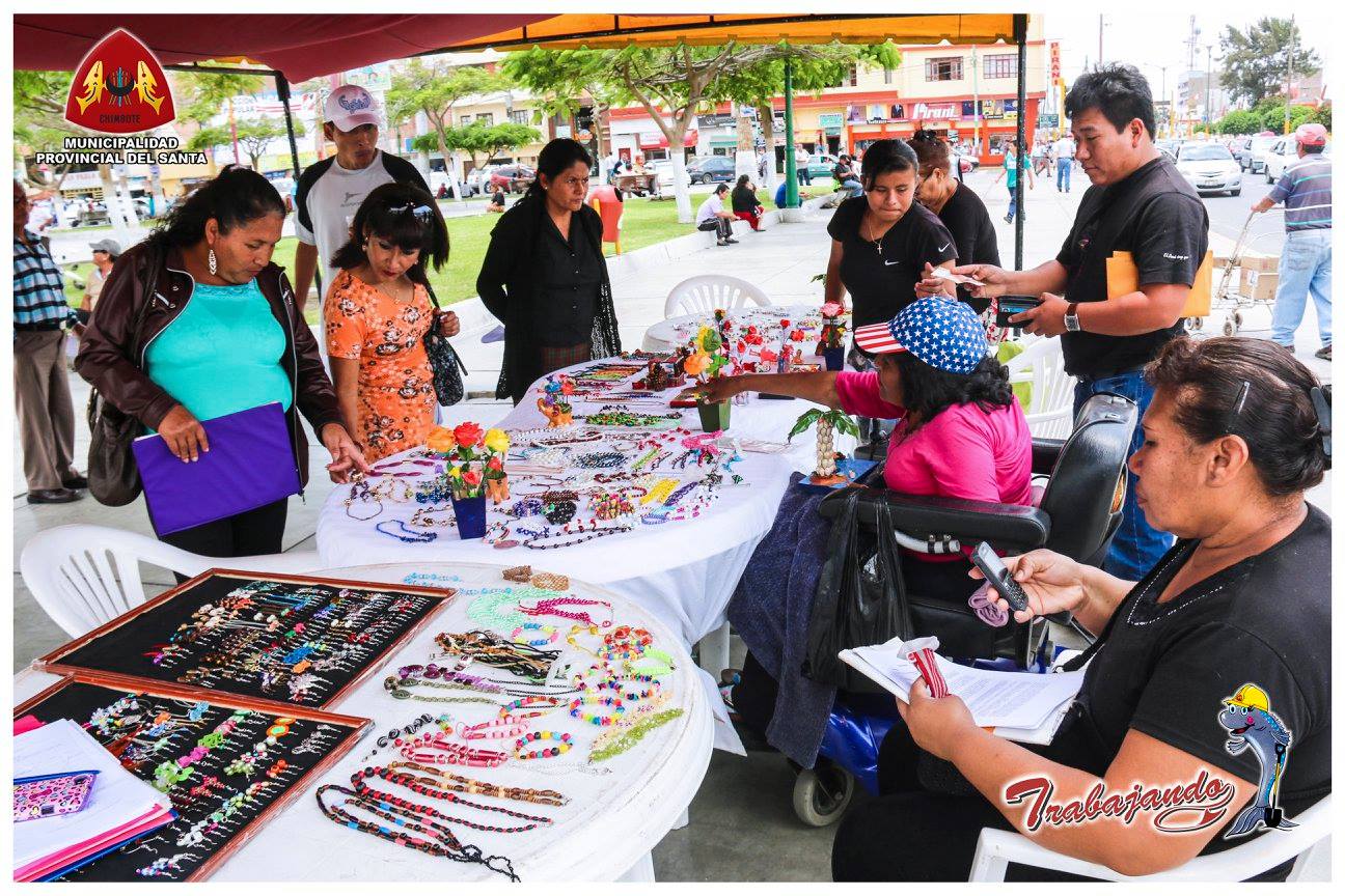 Chimbote: personas con discapacidad exponen manualidades y productos artesanales