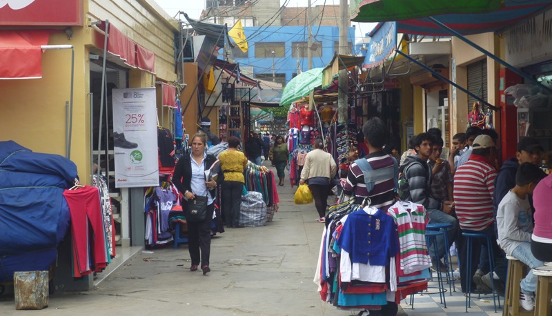 Exigen se adopten medidas de prevención en mercados de Chimbote