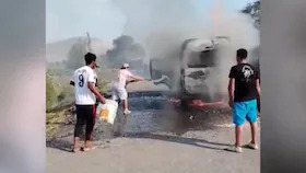 Extorsionadores queman combi porque conductor se negó a pagar cupos en el distrito de Santa