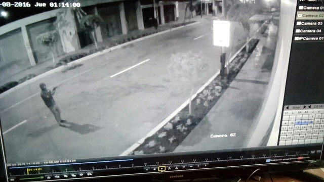 Extorsionador fue grabado cuando disparaba contra gimnasio en el distrito de Santa