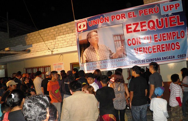 Con lágrimas y gritos de justicia reciben féretro de Ezequiel Nolasco