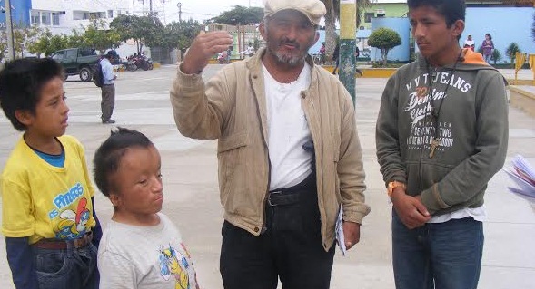   Anciano que vive con su nieto enfermo pide apoyo para no ser desalojado de su vivienda