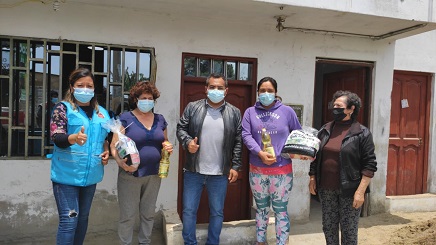 Municipalidad entrega 100 bolsas de alimento a familias vulnerables de Santo Domingo