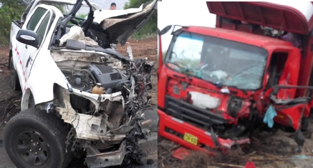 Áncash: 2 muertos y 5 heridos en choque frontal entre camioneta y un tráiler en la vía de acceso a Nepeña