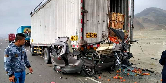 Tragedia en Huarmey: 4 muertos en violento choque entre una moderna camioneta y un camión