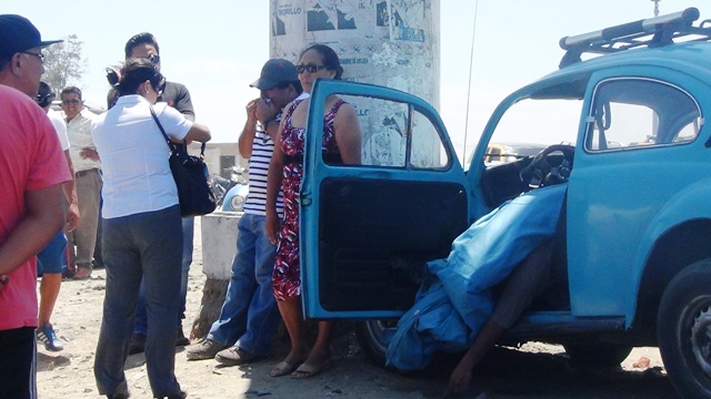Empresario muere al estrellar su volkswagen contra panel publicitario en Chimbote