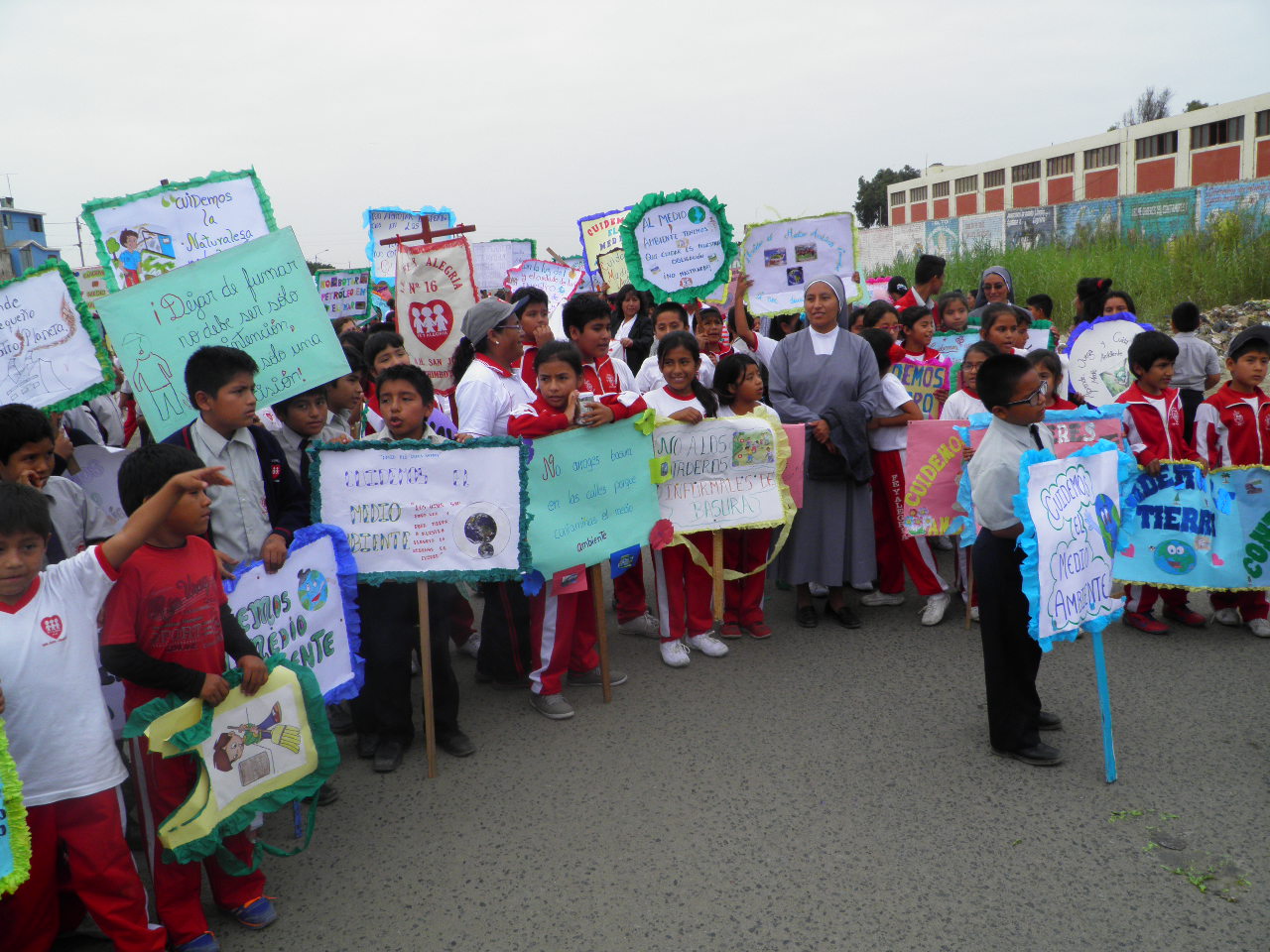 Chimbote: Estudiantes piden eliminación de botadero ubicado detrás de colegio Fe y Alegria