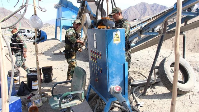 Destruyen maquinaria que empleaban para minería ilegal en predios intangibles de Chinecas