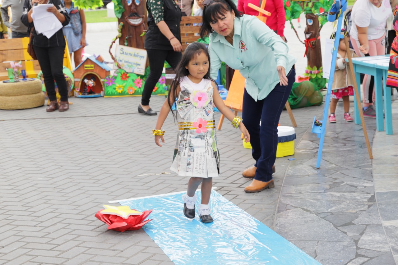 Realizan feria de sensibilización sobre el reciclaje y su aporte al medioambiente