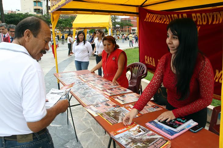 Chimbote: Realizan feria informativa por el Día Internacional de la Democracia