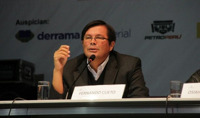 Luis Fernando Cueto presenta reciente novela en Lima