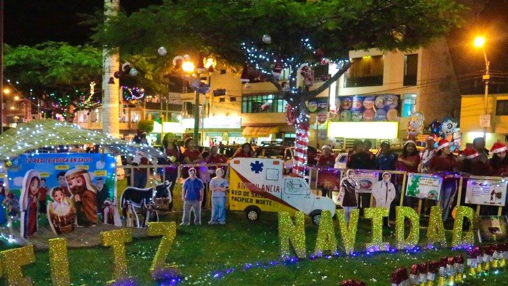 Se realiza vistos concurso de árboles artificiales navideños en Chimbote