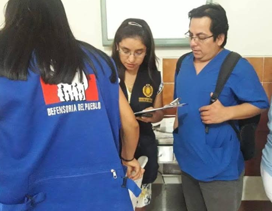 Fiscalía y Defensoría verifican atención de pacientes en áreas críticas del Hospital La Caleta