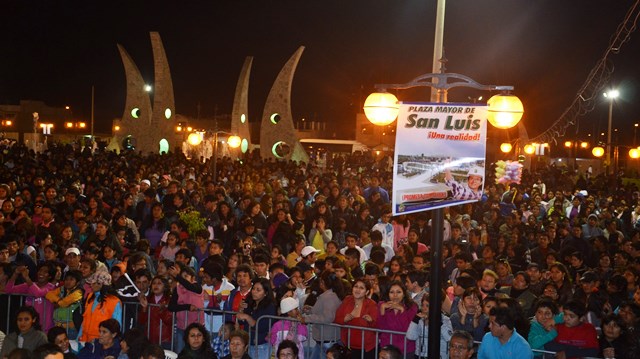 Miles asistieron a inauguracion de Plaza Mayor de San Luis