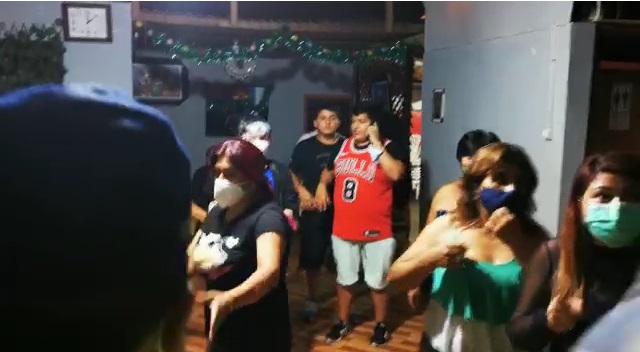 Irresponsables fueron hallados en fiesta prohibida y encima se ponen faltosos en Chimbote