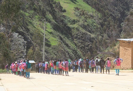 El drama de los alumnos de un colegio de Pamparomás que van a clases con el estómago vacío 
