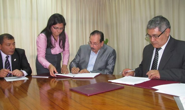 Universidad chimbotana y DREA firman importante convenio