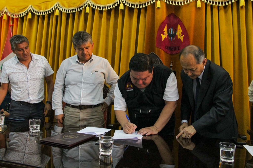 Alcalde Briceño firmó escritura de transferencia de 308 hectáreas al proyecto Chinecas