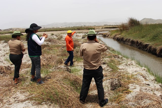 Fiscalía del Santa constata construcción de dren para secar laguna natural en Samanco 