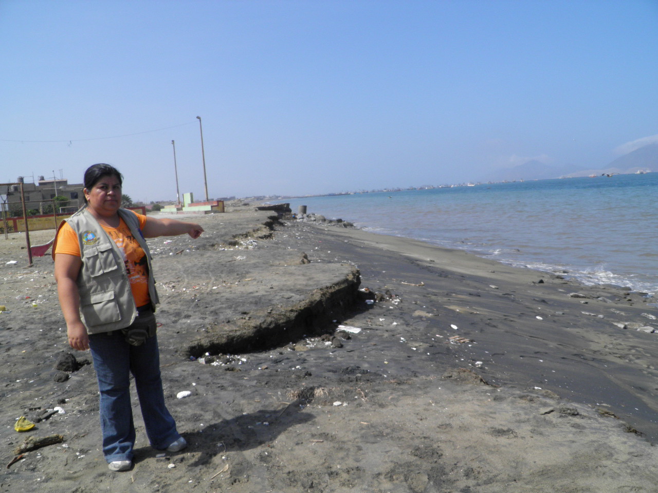 Chimbote: Moradores de “Florida Alta” denuncian que mar sigue ganando terreno