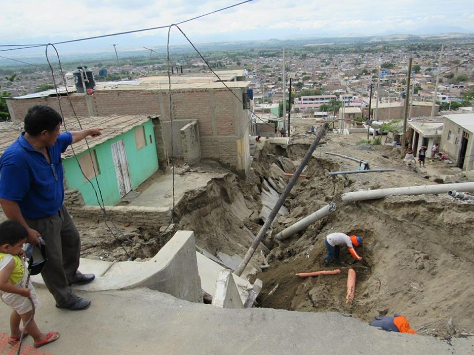 Chimbote: lluvias provocan hundimiento de toda una calle en La Esperanza Alta