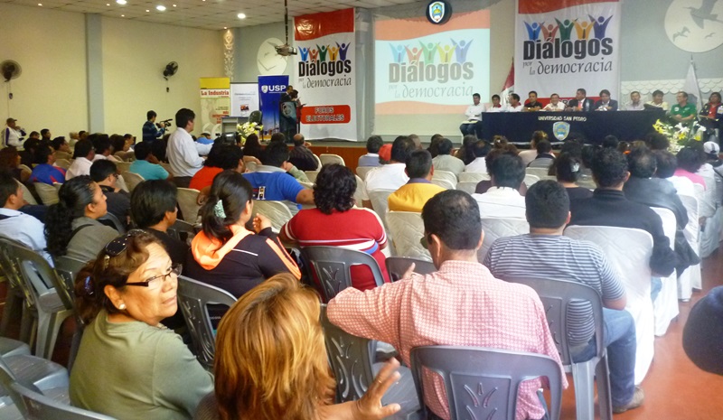 Foro permitió escuchar propuestas de 14 candidatos a alcaldía de Nuevo Chimbote