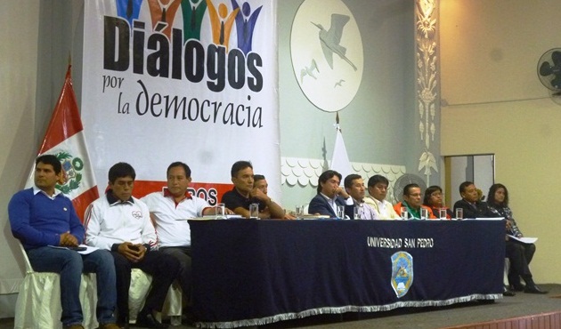 Once candidatos a comuna de Nuevo Chimbote participan en “Diálogos por la Democracia”