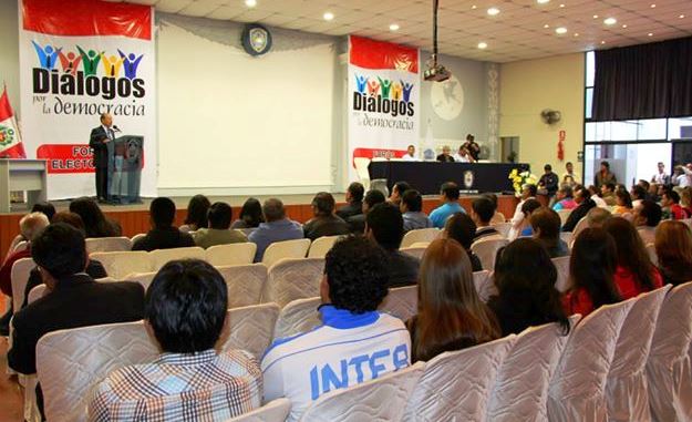 Chimbote en Línea apoyando foros con candidatos en Áncash: Elecciones 2014