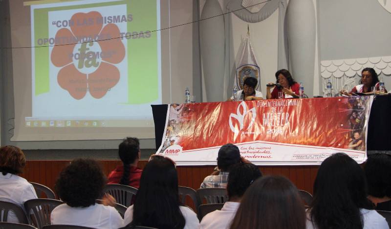 Chimbote: solo 2 candidatas al Congreso asistieron a conversatorio sobre violencia familiar