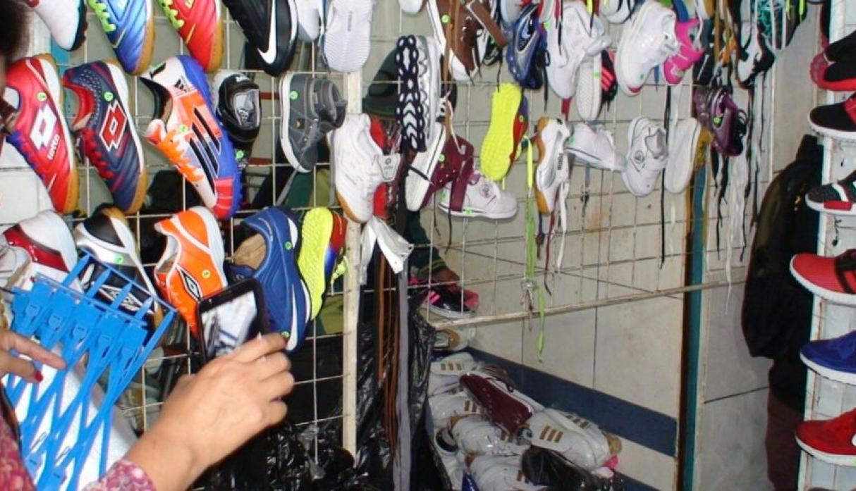 Chimbote: Incautan zapatillas de marcas registradas en local del pueblo joven El progreso 