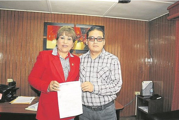 Gobernador regional de Áncash y alcaldesa Victoria Espinoza finalmente se reunieron