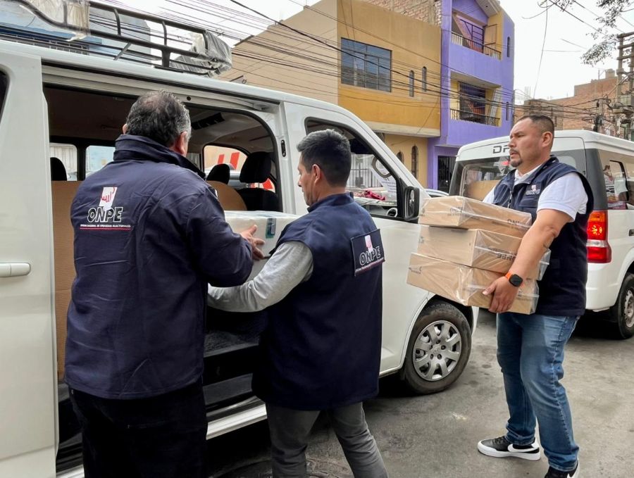 ODPE Huaura traslada material electoral hacia locales de votación para elecciones primarias
