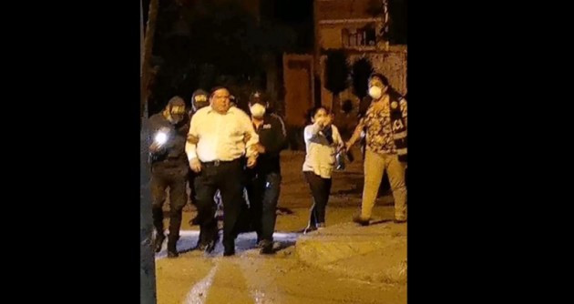 Alcalde Briceño tenía aliento alcohólico y se escondió en un baño, según Policía Anticorrupción del Santa