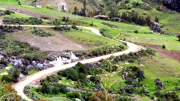 Suscriben contrato para ejecución de la carretera Pallasca- Santiago de Chuco