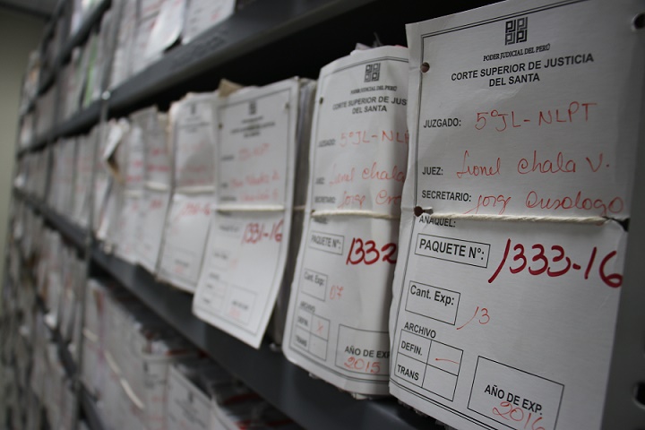 Corte del Santa dispone que litigantes tomen fotografías a expedientes judiciales