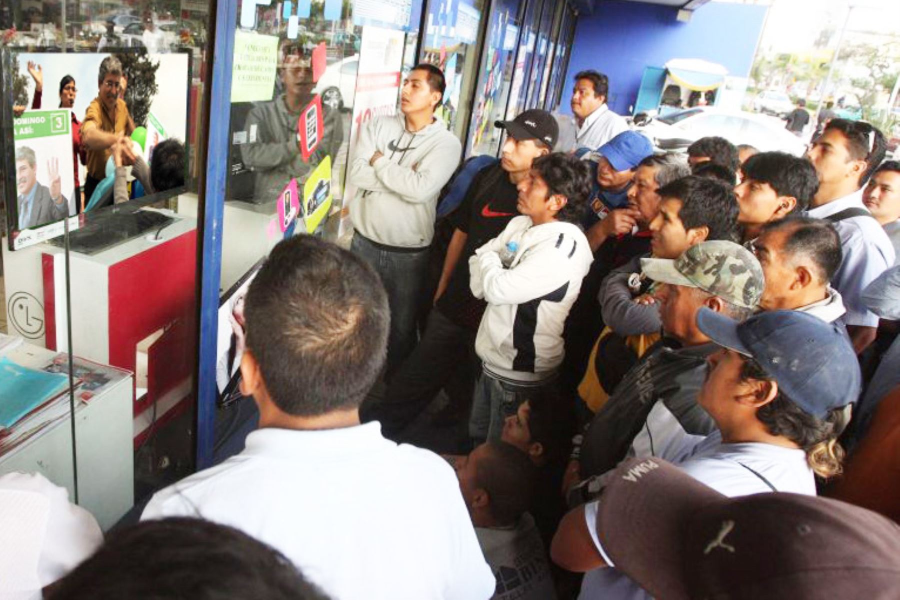 Candidatos a gobernador regional exponen propuestas en franja electoral