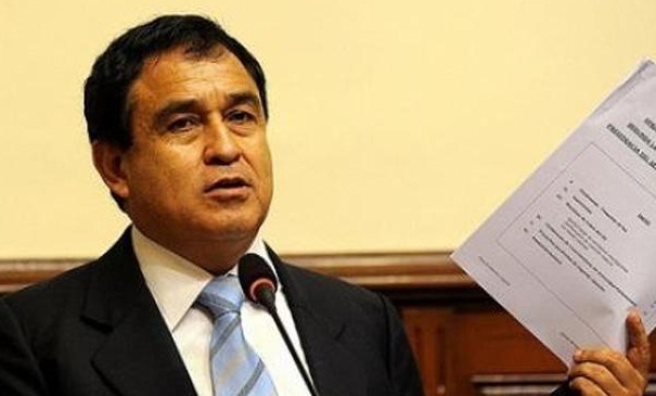 Otárola cuestiona "aprovechamiento político" en elección del TC