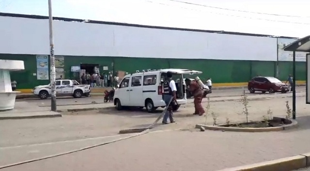 Fuga de gas de una minivan alarmó a comerciantes y público del mercado Buenos Aires en Nuevo Chimbote