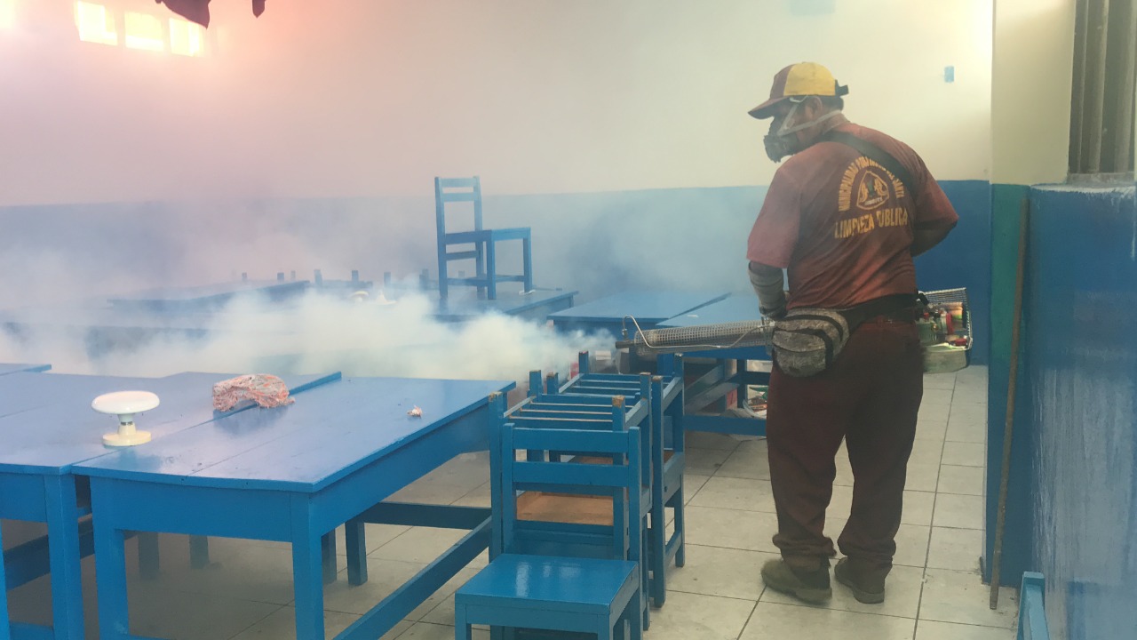 Municipio fumigó colegio Ex gloriosa 329 para prevenir presencia del zancudo transmisor del dengue