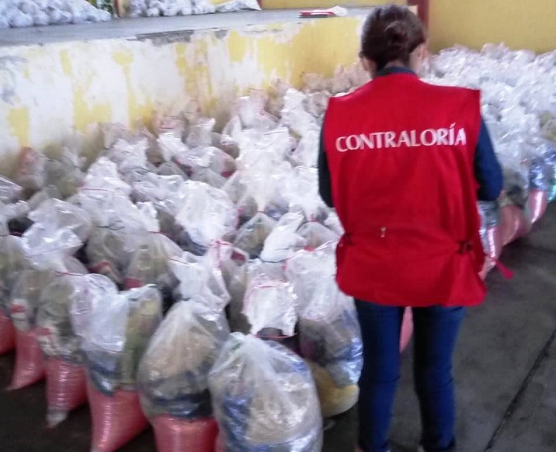 Más de 1,100 funcionarios y servidores públicos fueron beneficiados con canastas de víveres