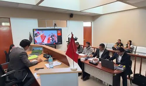 Dictan cinco meses de prisión preventiva para sujetos que robaron celular en plaza de Armas de Chimbote