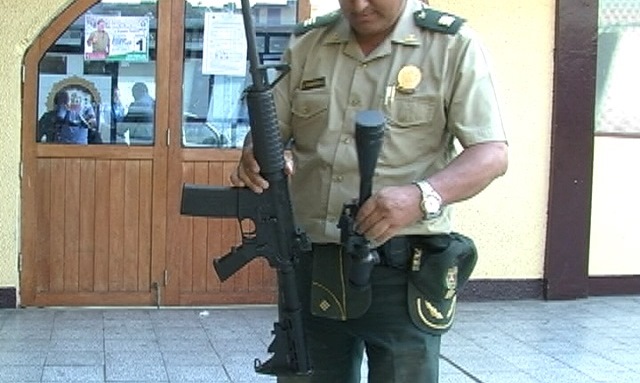 Fusil con mira telescópica iban a usar "Los Patecos" para asesinar a sicarios 