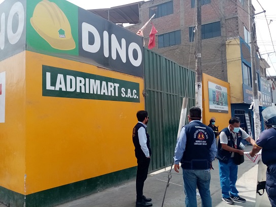  Clausuran ferreterías del casco urbano por ocupar la vía pública con material de construcción