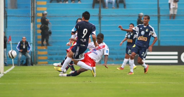 Gálvez a los pies de Sporting Cristal, perdió 4-0