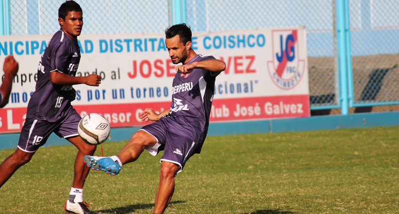 Gálvez volvió esta tarde a los entrenamientos con la ilusión de salvar la categoría