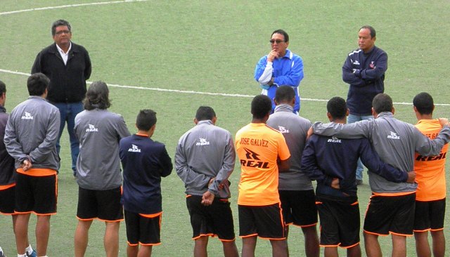 Rubiños dirigió hoy la práctica galvista, pero mañana será presentado nuevo entrenador